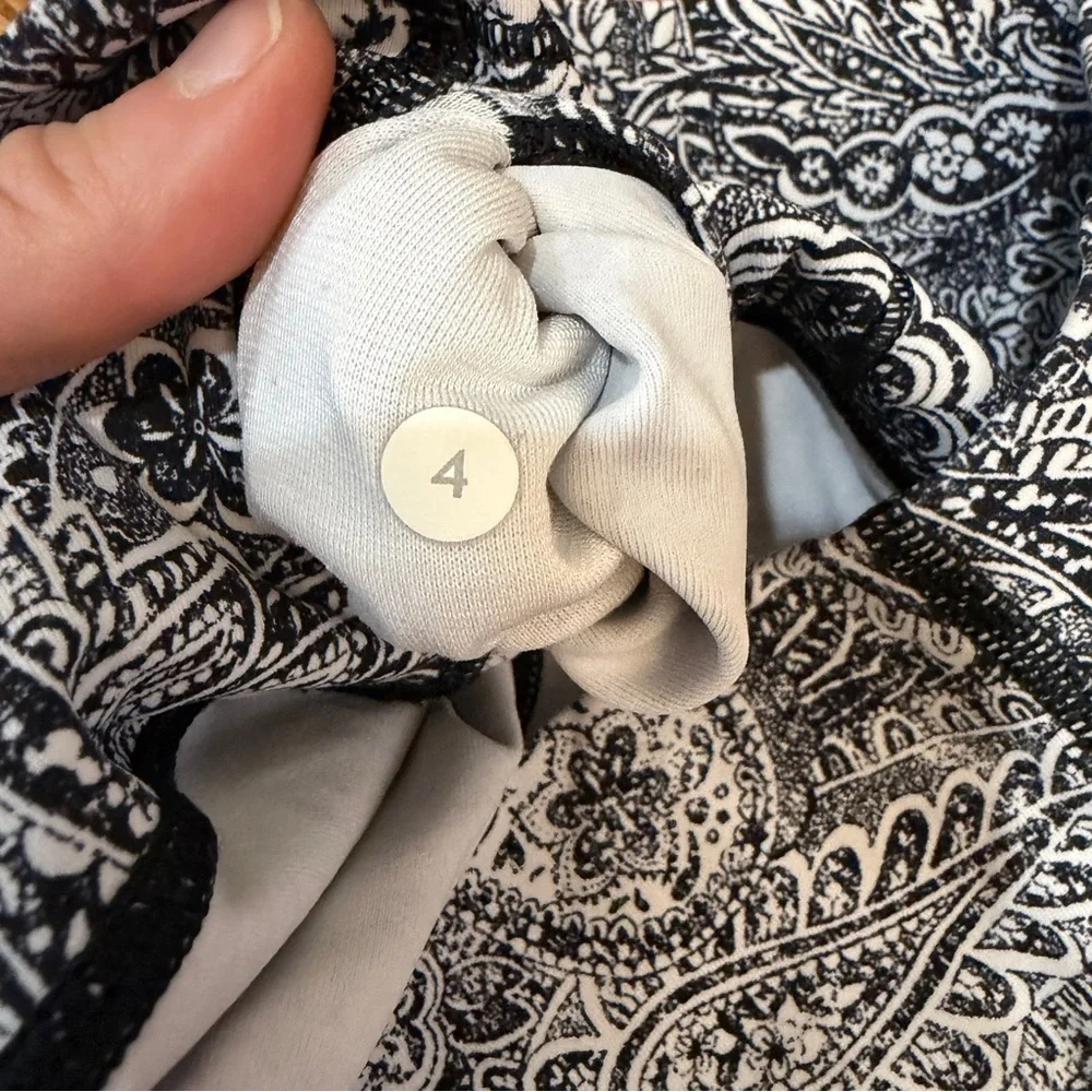 Lululemon High Times Pant Antique Paisley White Black - Size 4